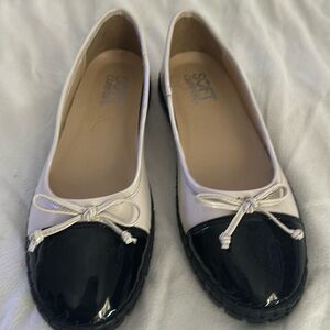 Two tone women’s flats